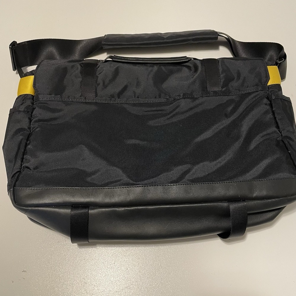 NIKE Eugene Messenger Laptop Bag Premium Elite Black Yellow Swoosh Unisex 17" - Picture 3 of 9